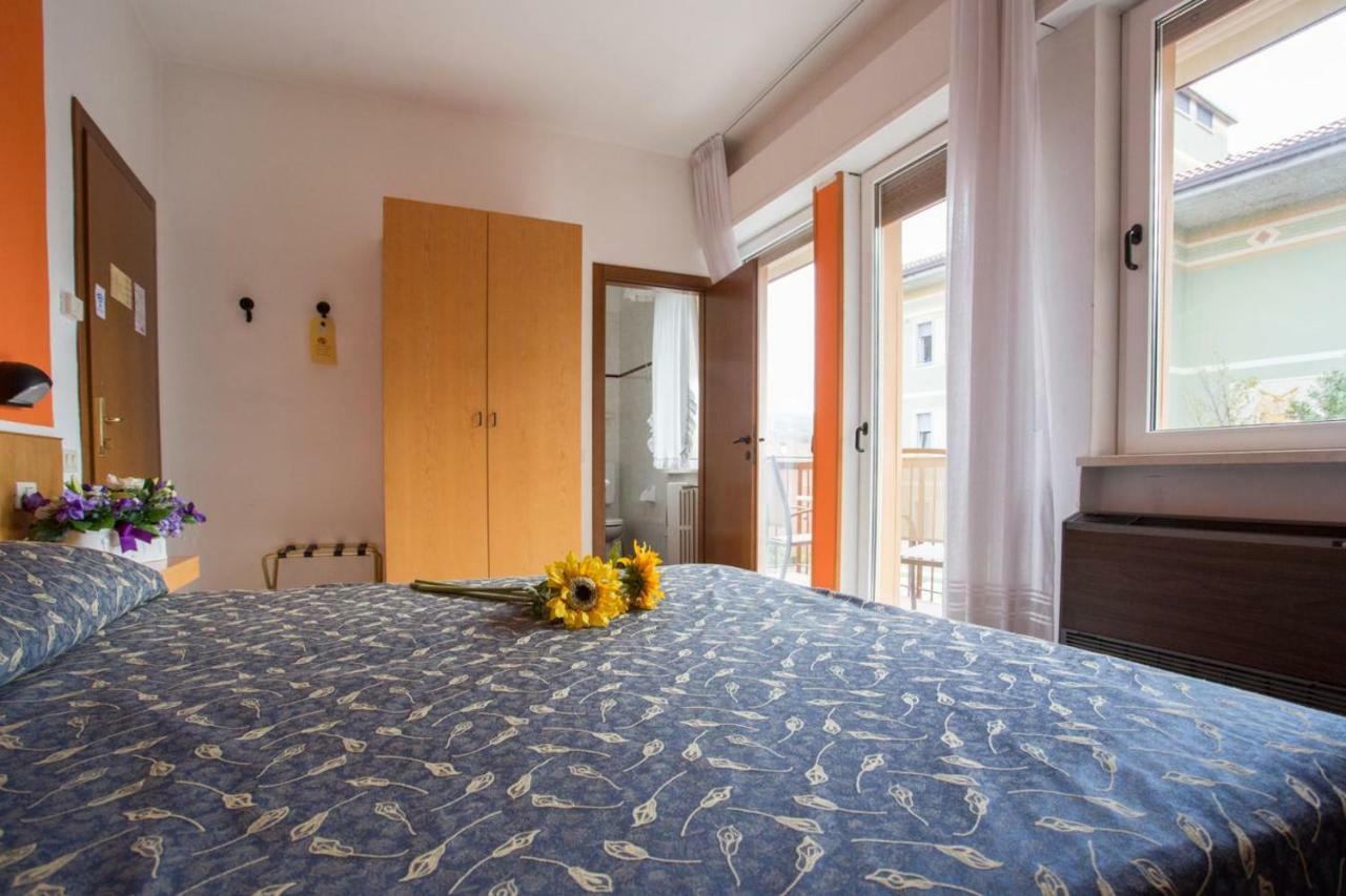 Hotel Benacus Bardolino Ngoại thất bức ảnh